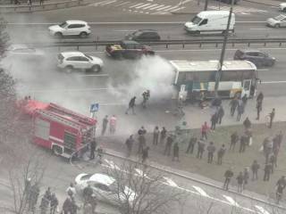 В Киеве загорелся автобус с пассажирами